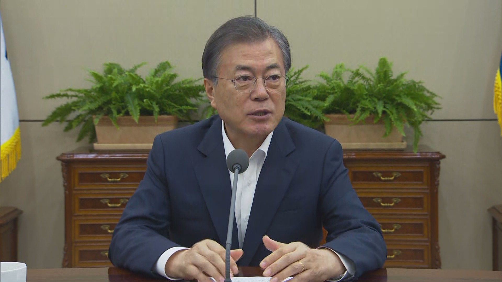 문 대통령 "日<em class='find'>에</em> 감정적 대응 안돼…냉정하게 대처해야"