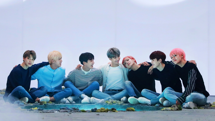 방탄소년단 앨범 3장, '빌보드 200'<em class='find'>에</em> 동시 진입