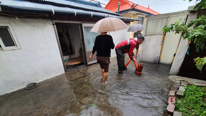 강원 <em class='find'>영동</em> 집중호우…주택가 침수 피해 속출