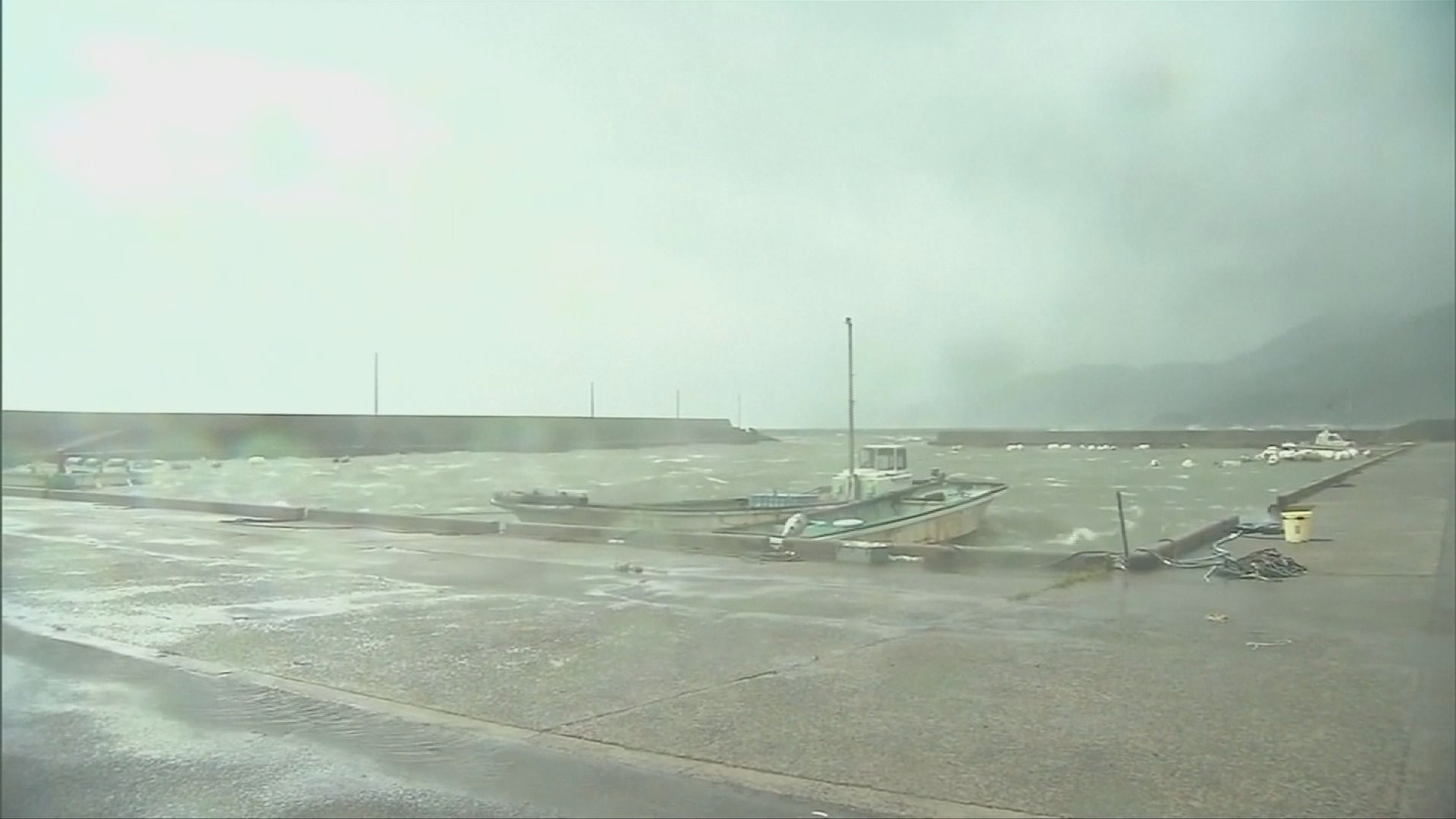 태풍 '크로사' 日 관통…1명 사망·34명 부상