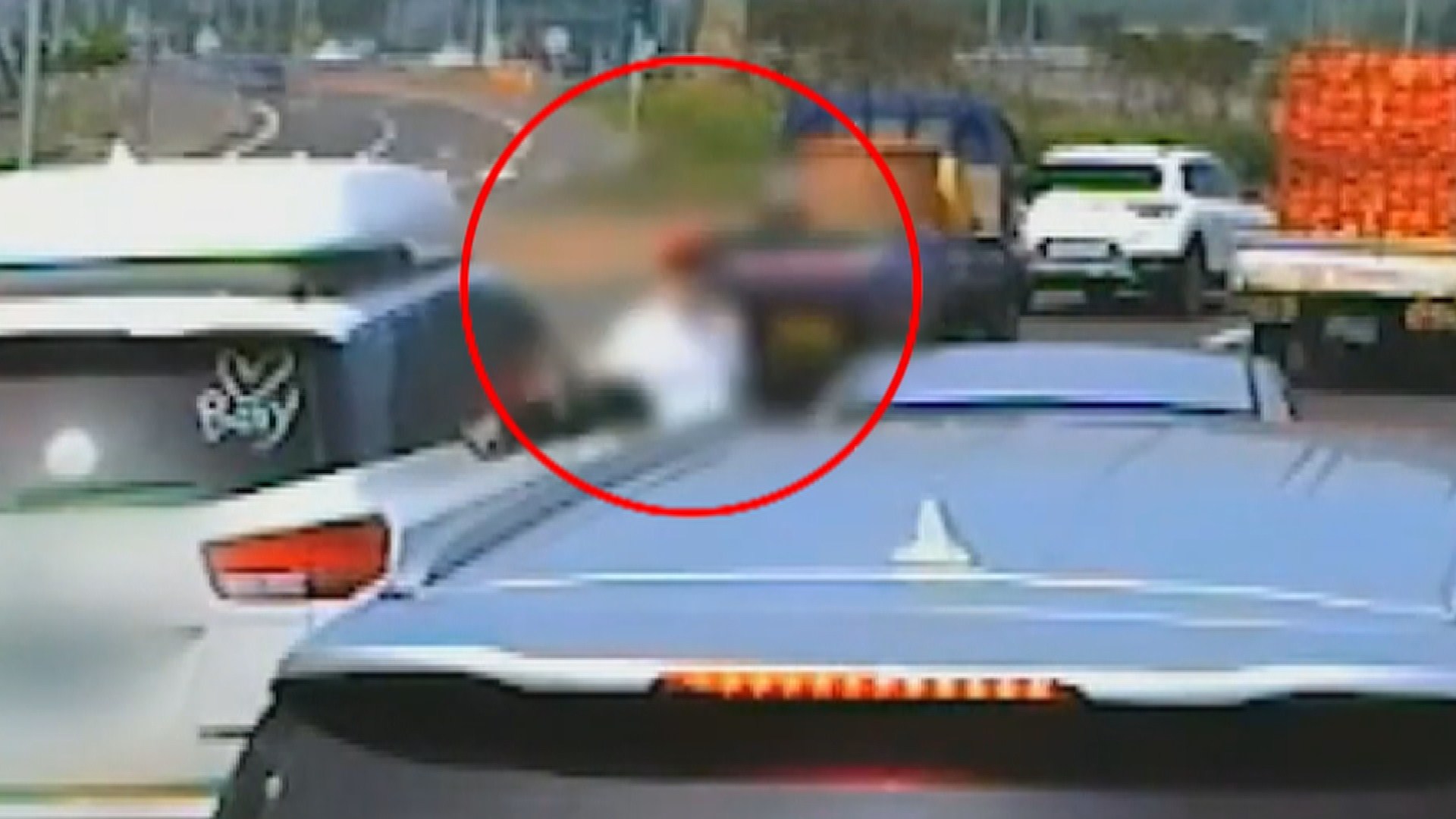 끼어들기 항의하자 자녀 앞에서 폭행…'카니발 폭행' 공분