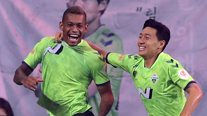 [프로축구] '로페즈 멀티골' 전북, 울산 꺾고 선두 탈환