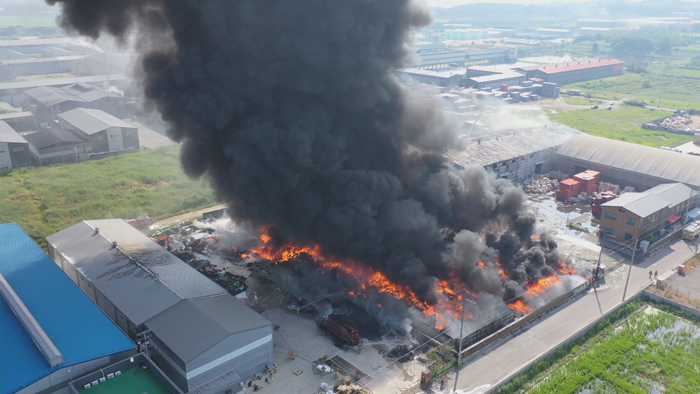 경기 화성 재활용업체 화재…5시간 만에 진화