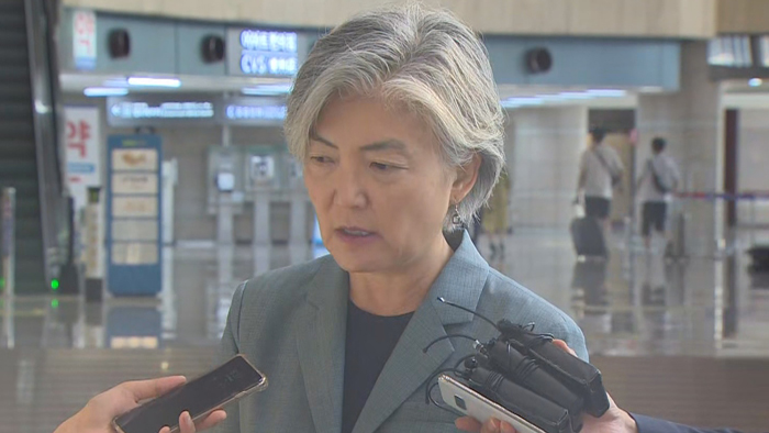 [현장연결] 강경화, 한중일 외교<em class='find'>장관</em> 회담 참석차 출국