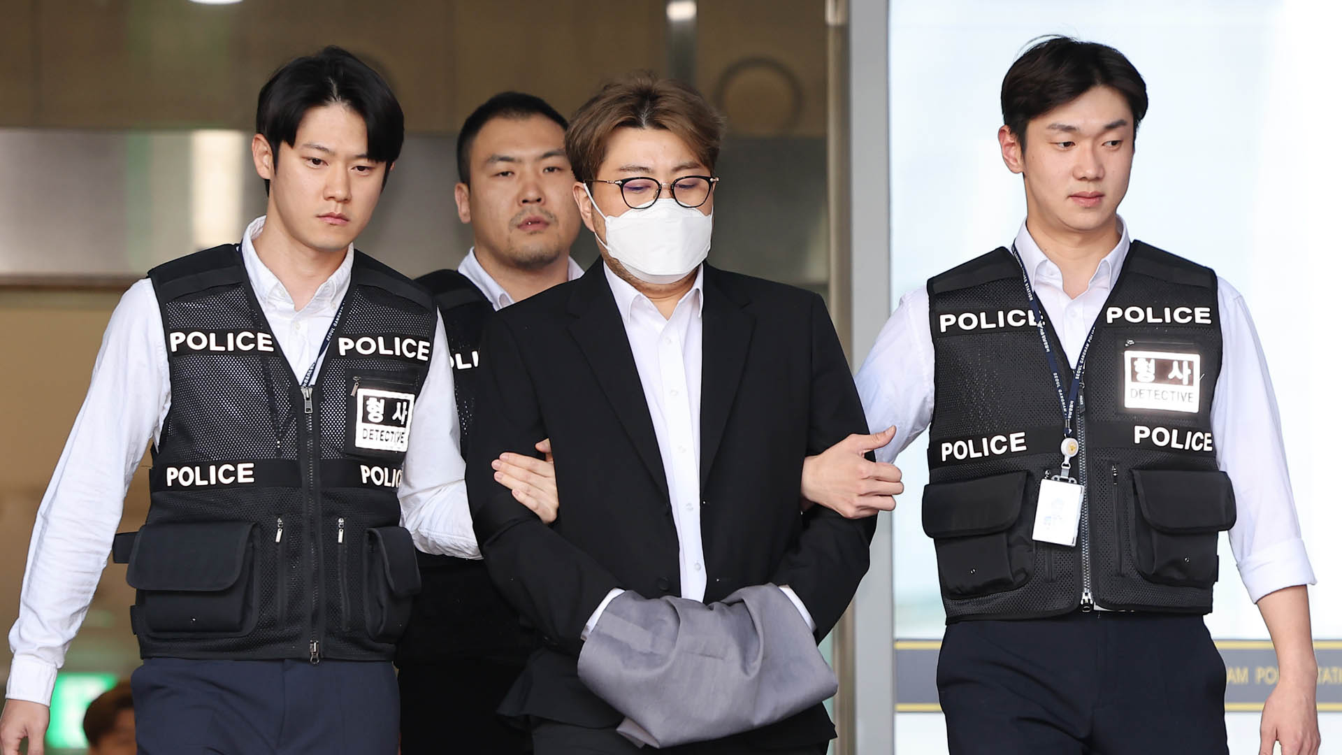 김호중 음주운전 추가해 구속송치…대표 등 3명도 검찰행