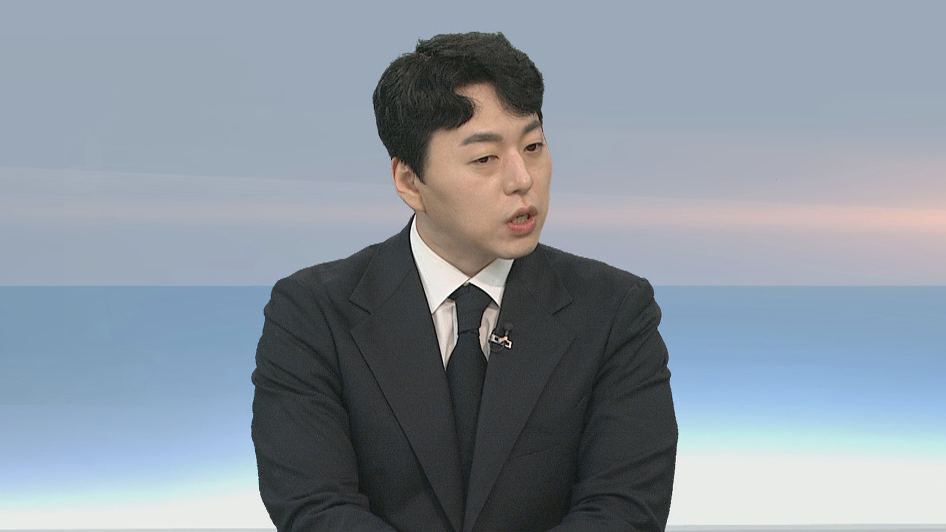 [뉴스초점] 역주행 운전자 첫 조사…"급발진" 재차 주장