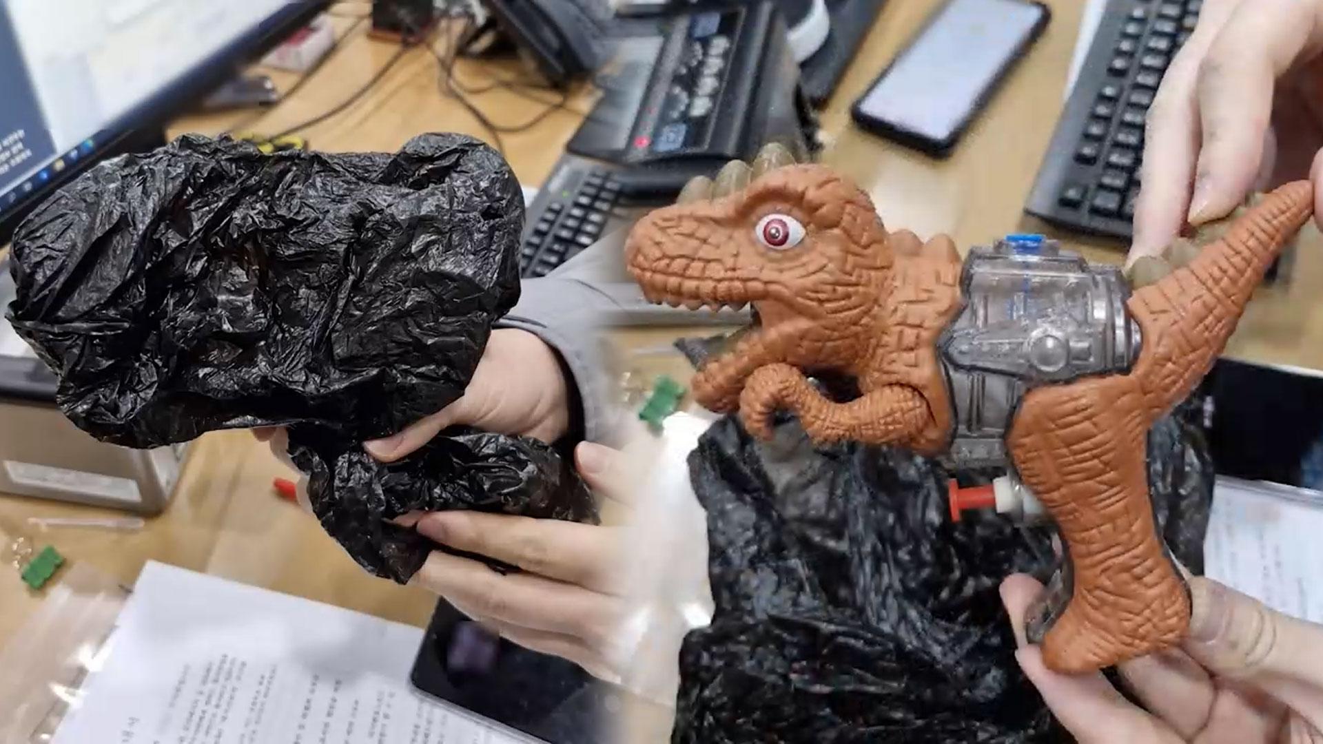 부산서 총기위협 은행 <em class='find'>강도</em>…잡고보니 '장난감 물총'