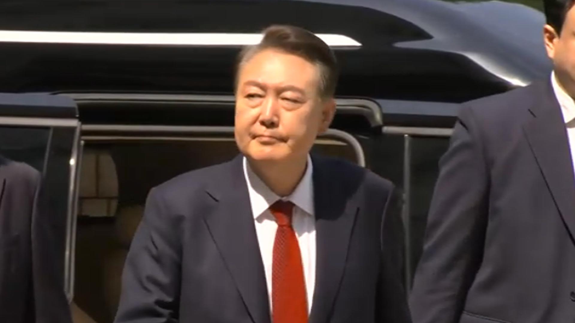 [현장연결] 윤 전 대통령, 취재진 질문에 답변 없이 법정 출석